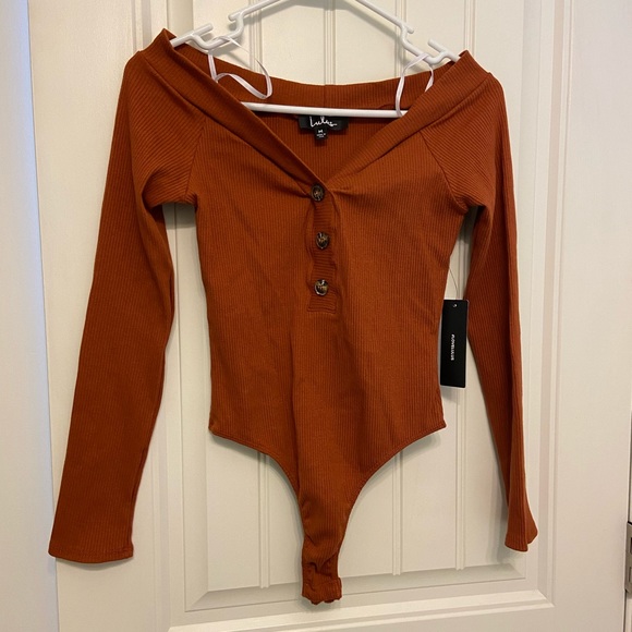 NWT Lulu’s Off the Shoulder Bodysuit - Picture 2 of 5